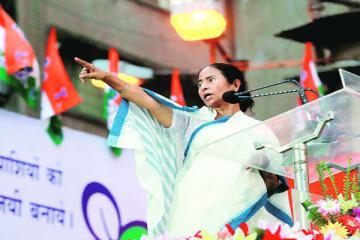 Mamata Banerjee dares PM Narendra Modi: �Come, fight politically�