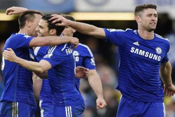 Chelsea go 10 points clear on top after beating Manchester United