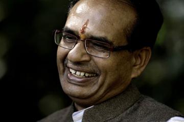Vyapam scam: Shivraj Chouhan writes to Sonia, seeks action against Digvijaya