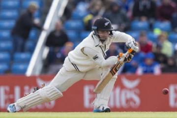 Watling carves out a century as Kiwis call the shots