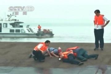 Some still alive inside capsized Chinese ship