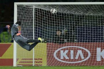 Argentina concedes late goal, draws Paraguay in Copa America