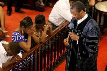 Charleston church's first service since shooting hopes to heal