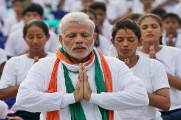 India stretches into the record books