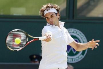Federer and Murray advance