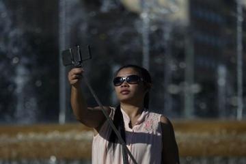 Russian woman falls to death from bridge while taking selfie