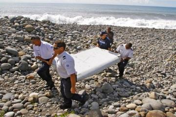 Malaysia says plane debris found on Reunion Island part of Boeing 777