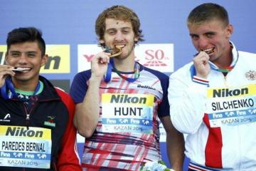 Hunt wins world high diving championship