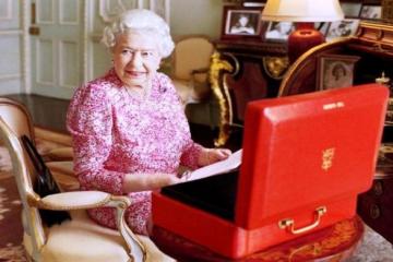 Queen Elizabeth II surpasses Queen Victoria's long reign