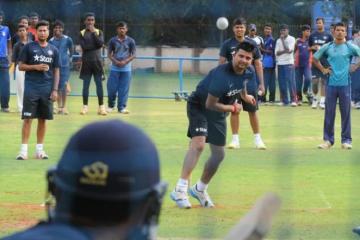 Happy to renew ties with Dravid, says Raina