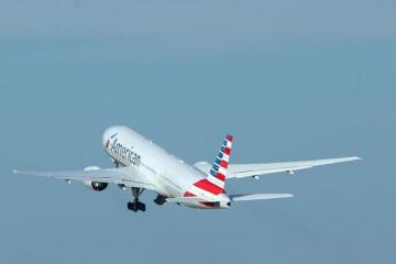 American Airlines makes emergency landing after pilot dies midway