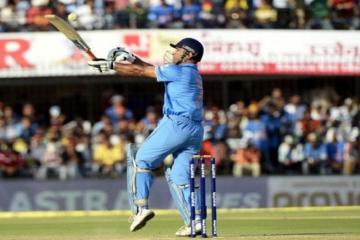 Lot of people wait for me with open swords: Dhoni