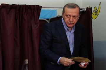 Boost for Erdogan as AKP wins critical Turkey vote
