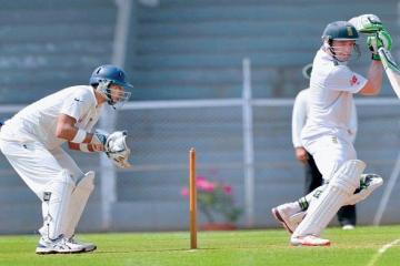 de Villiers runs up a century