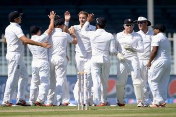 Pakistan bowled out for 234 in 3rd Test vs. England