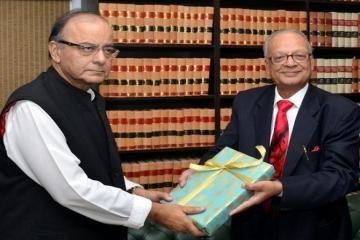 Pay panel moots 23.5% hike, to cost govt. Rs.1.02 lakh cr.