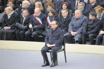 France vows to destroy the �army of fanatics�