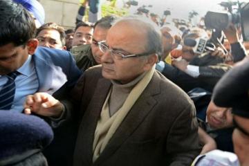 Jaitley files libel case against Kejriwal