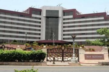 Delhi babus go on mass leave even as Centre voids suspension of officers