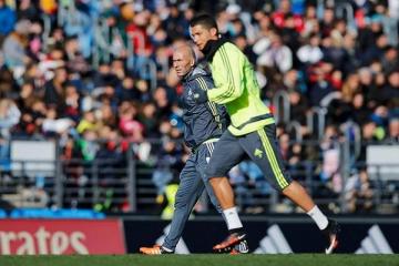 Real Madrid replace coach Benitez with Zidane