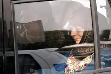 Mehbooba, in mourning, delays swearing-in