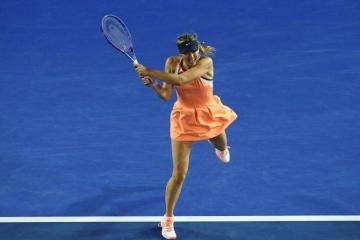 Sharapova re-dresses for success to reach fourth round