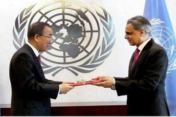 Syed Akbaruddin presents credentials at U.N