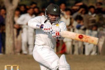 Imran Farhat retires from international cricket