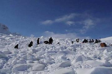 Soldier found alive buried 25 feet under snow on Siachen glacier