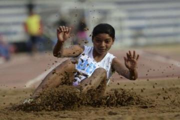 Lili Das sets a new mark in 1500m